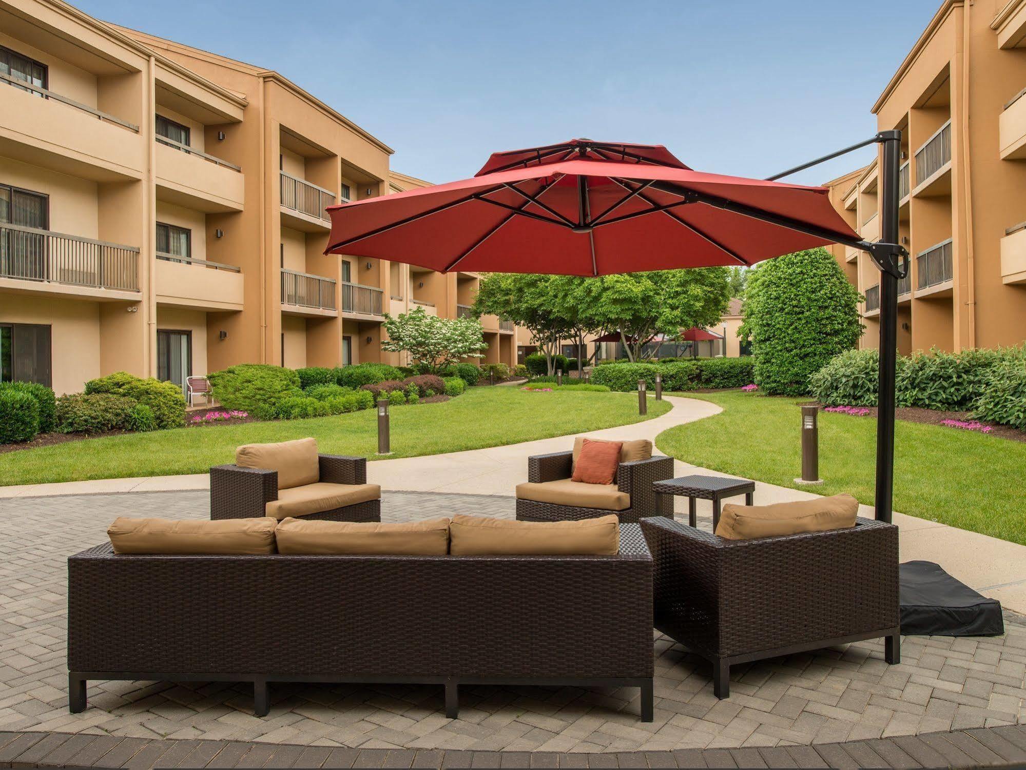 Courtyard By Marriott Dulles Airport Chantilly Hotel Exterior foto