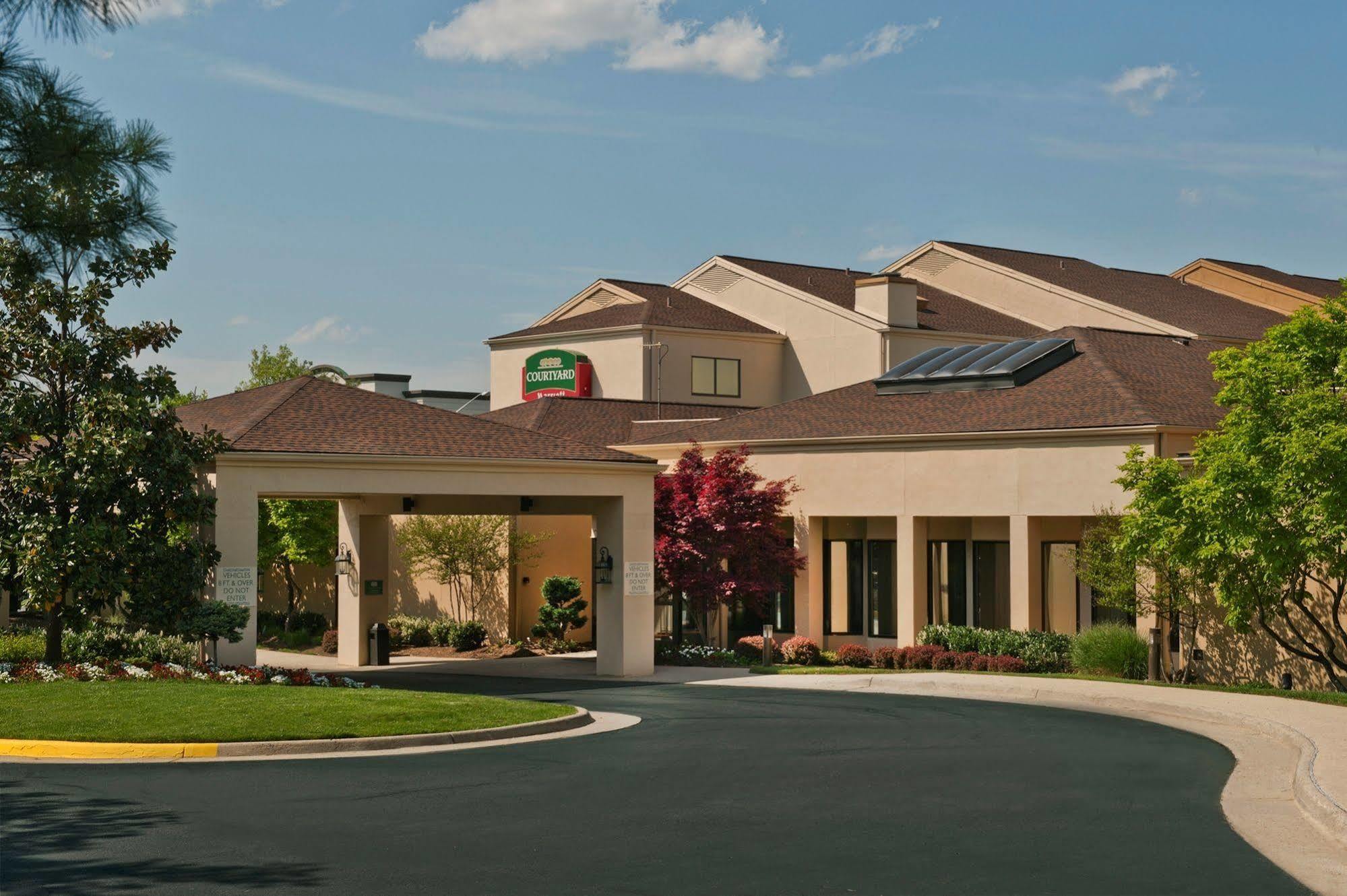 Courtyard By Marriott Dulles Airport Chantilly Hotel Exterior foto