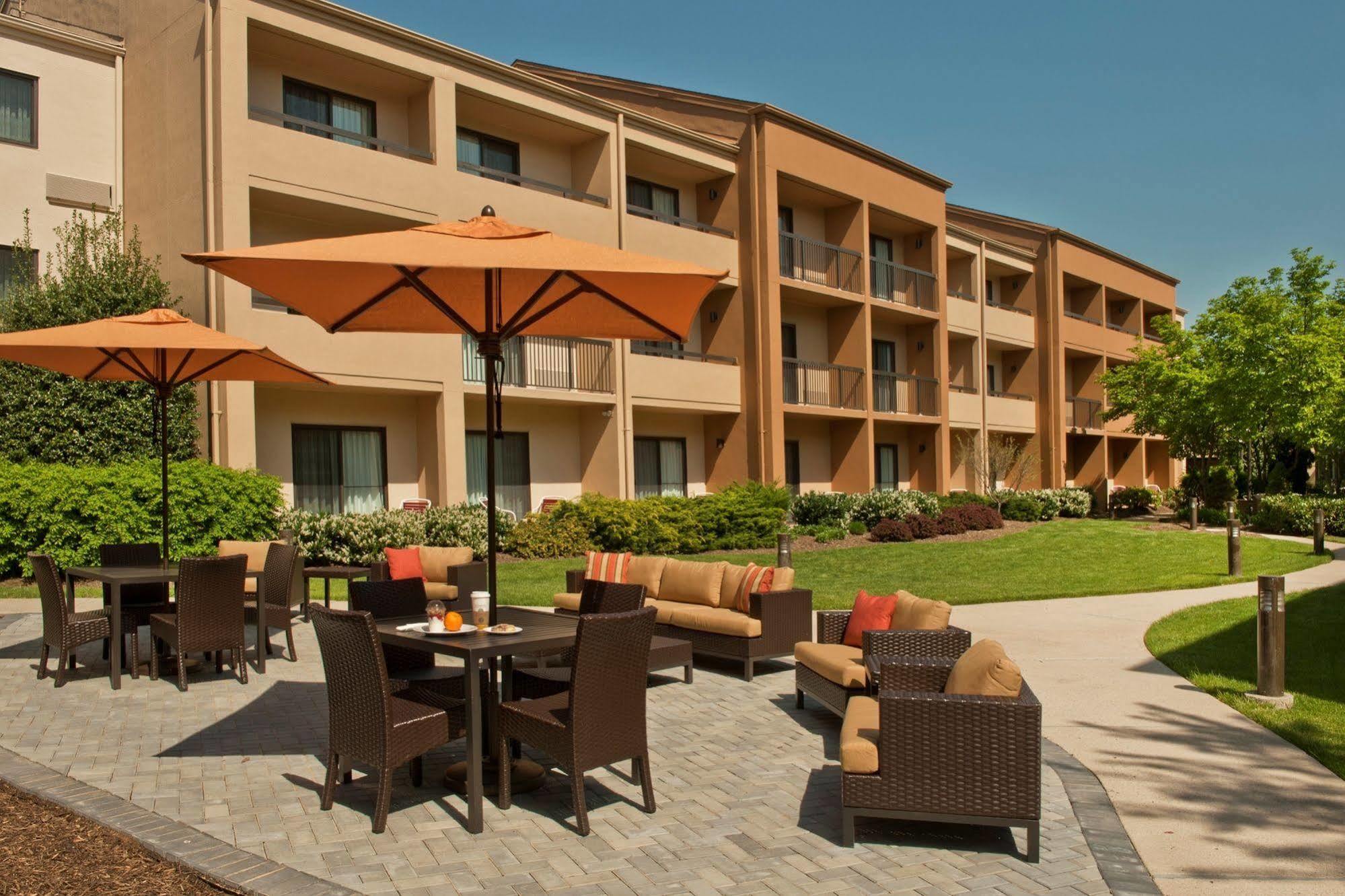 Courtyard By Marriott Dulles Airport Chantilly Hotel Exterior foto